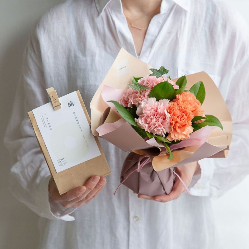 コノハト茶葉店“焼き林檎ほうじ茶”+そのまま飾れる花束セット